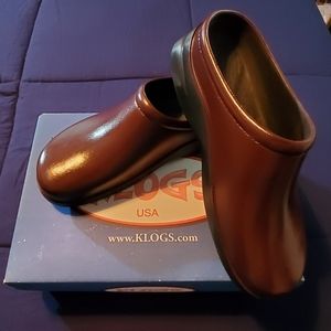 Dusty claret from Klogs